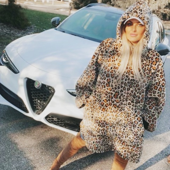 HR Director by Day, Designer Guru by Night 🖤 - Picture 11 of 15